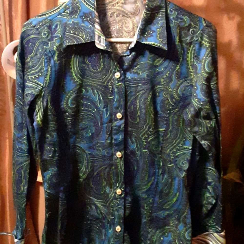 Liz Claiborne blue design button down long sleeved blouse size 4